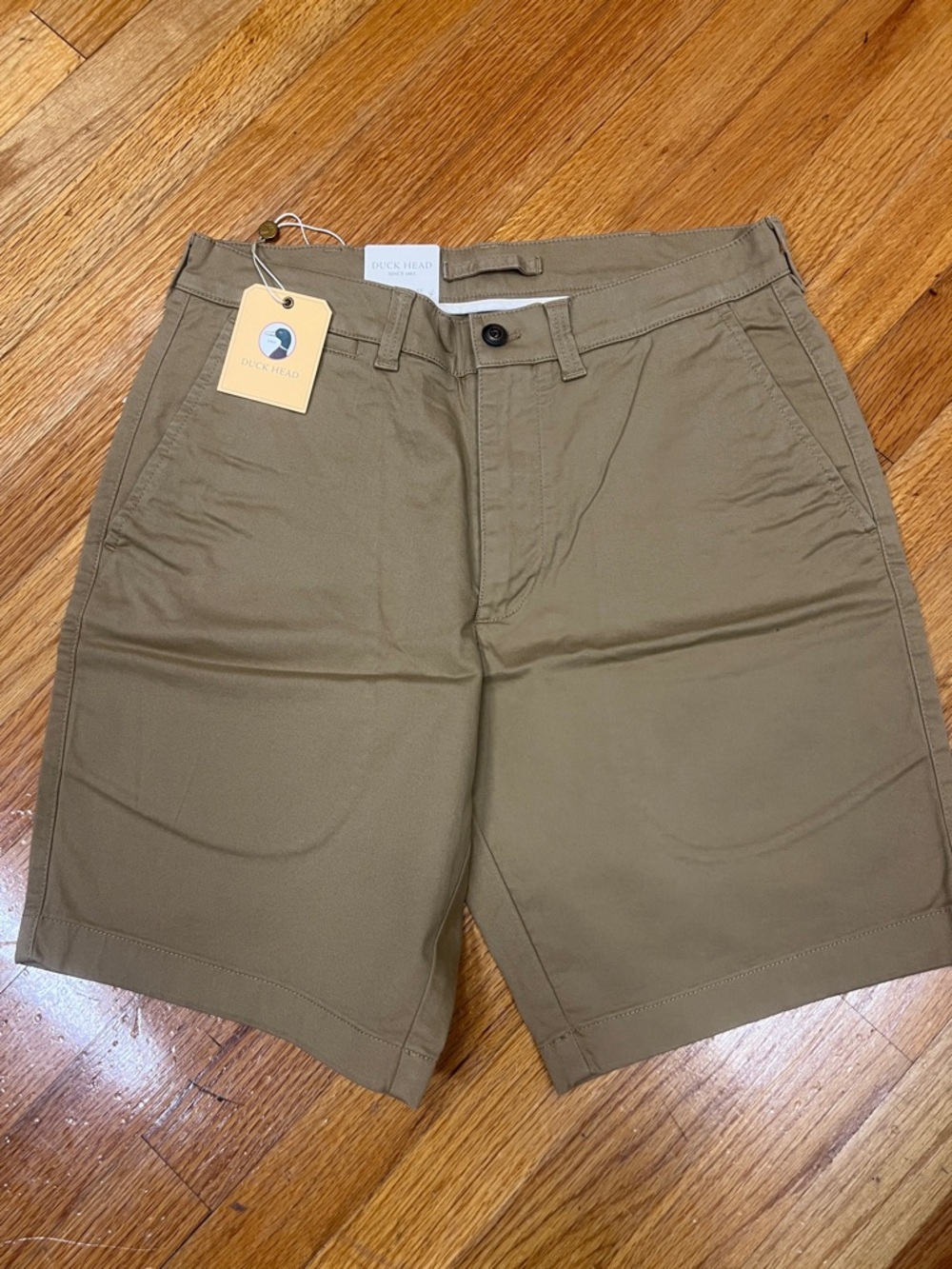 Duck Head Flat Front Men's Shorts in Olive/Tan